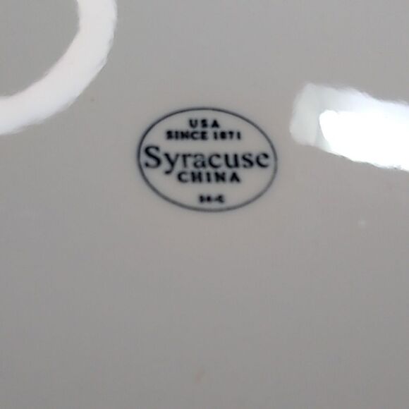 Vintage 2005 Diarylea Cooperative Inc White and Orange Countryside Dinner Plate - Picture 5 of 6